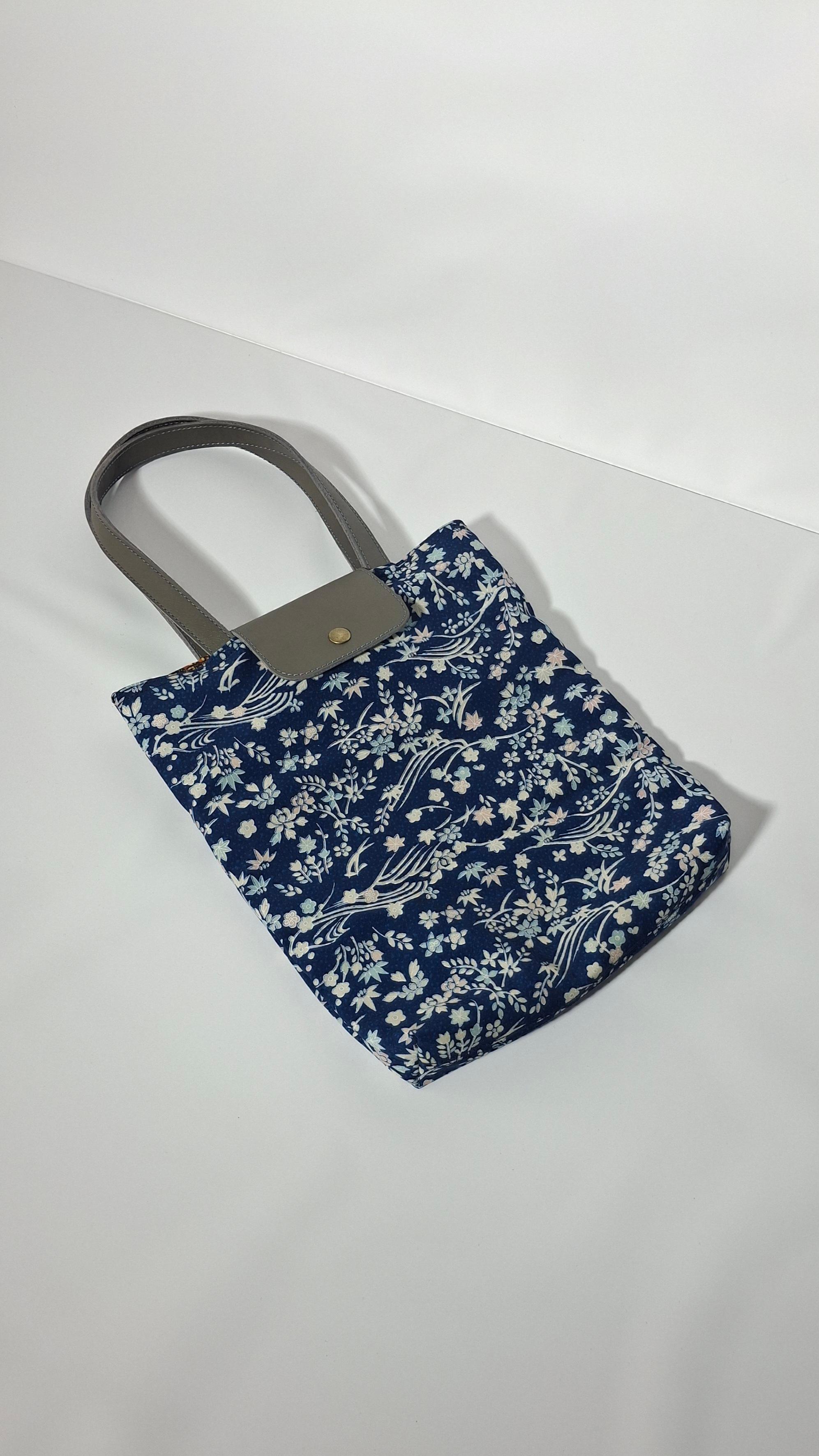 新作　II NUSA　ドゥア・ヌサ　折りたたみできる　A4　着物トートバック　サブバック　旅行　持ち手 本革